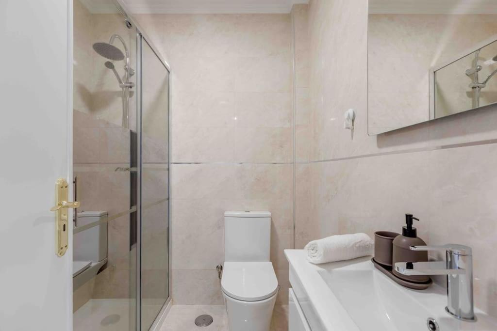 Lovely 3-Bedroom Condo W/ Free Parking On Premises Queluz Zewnętrze zdjęcie