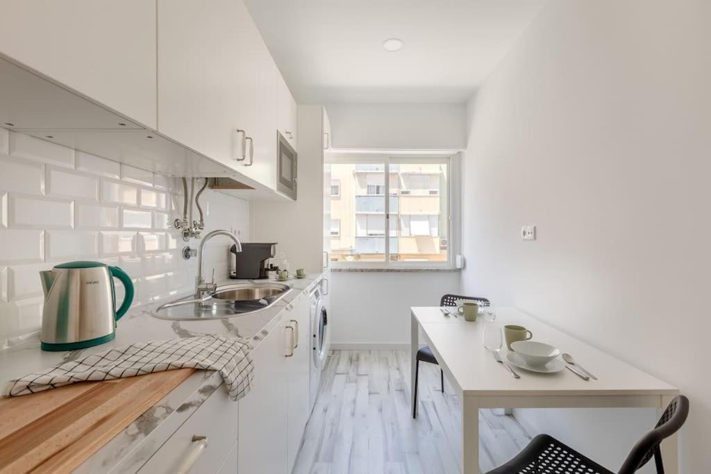 Lovely 3-Bedroom Condo W/ Free Parking On Premises Queluz Zewnętrze zdjęcie