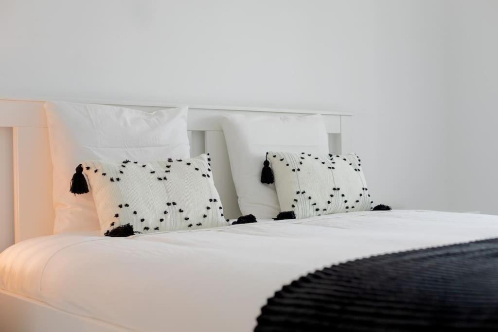 Lovely 3-Bedroom Condo W/ Free Parking On Premises Queluz Zewnętrze zdjęcie