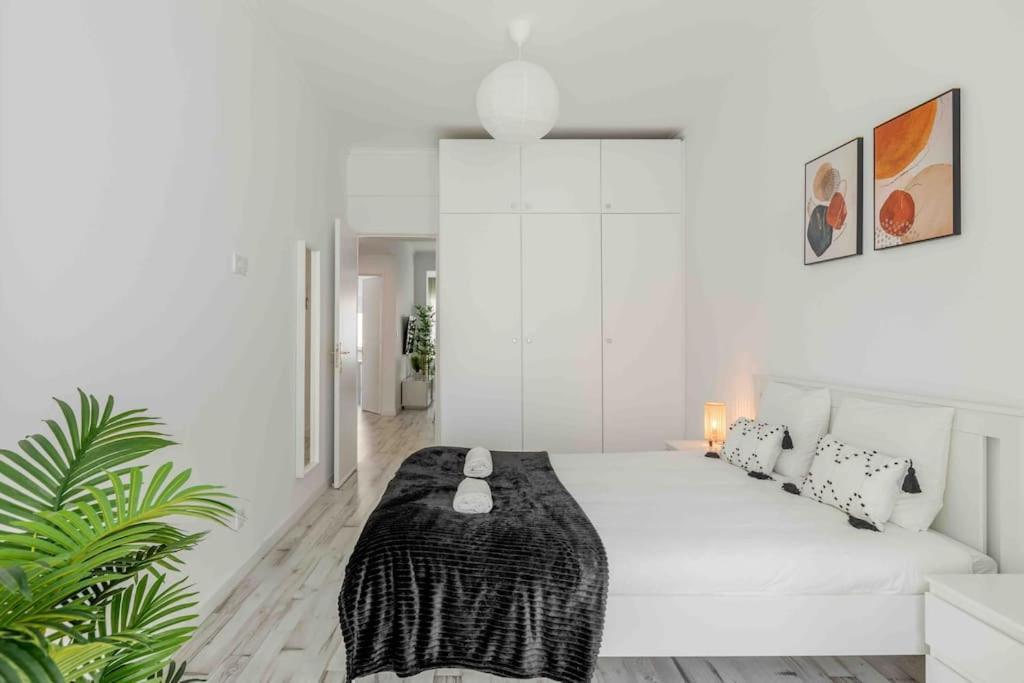 Lovely 3-Bedroom Condo W/ Free Parking On Premises Queluz Zewnętrze zdjęcie
